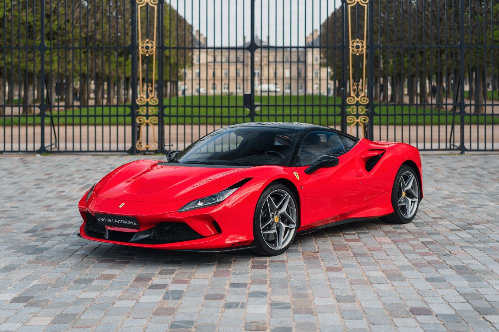 FERRARI F8