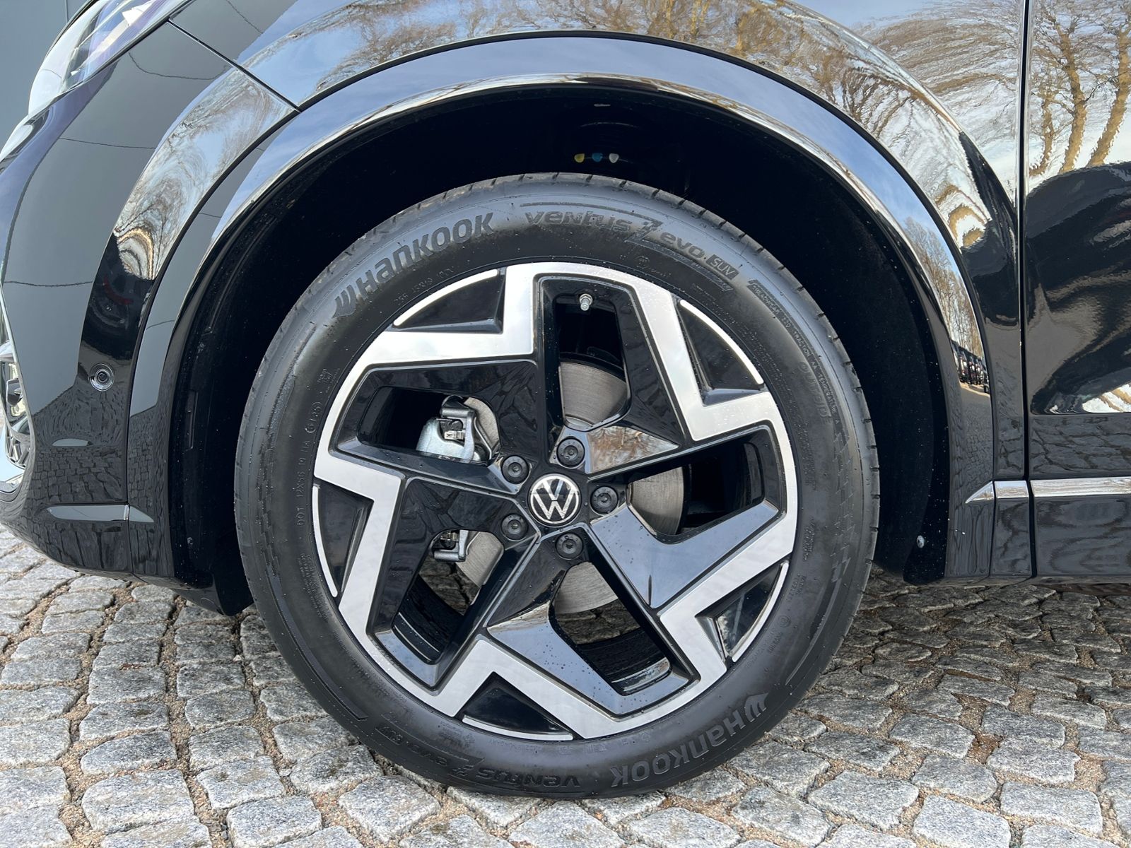 Fahrzeugabbildung Volkswagen Tiguan R-Line 1.5 eTSI DSG *AHK, ACC, IQ.Light,