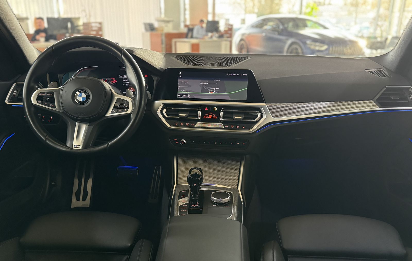 Fahrzeugabbildung BMW 330i xD M Sport Kamera Laser HUD DAB Komfort 19"