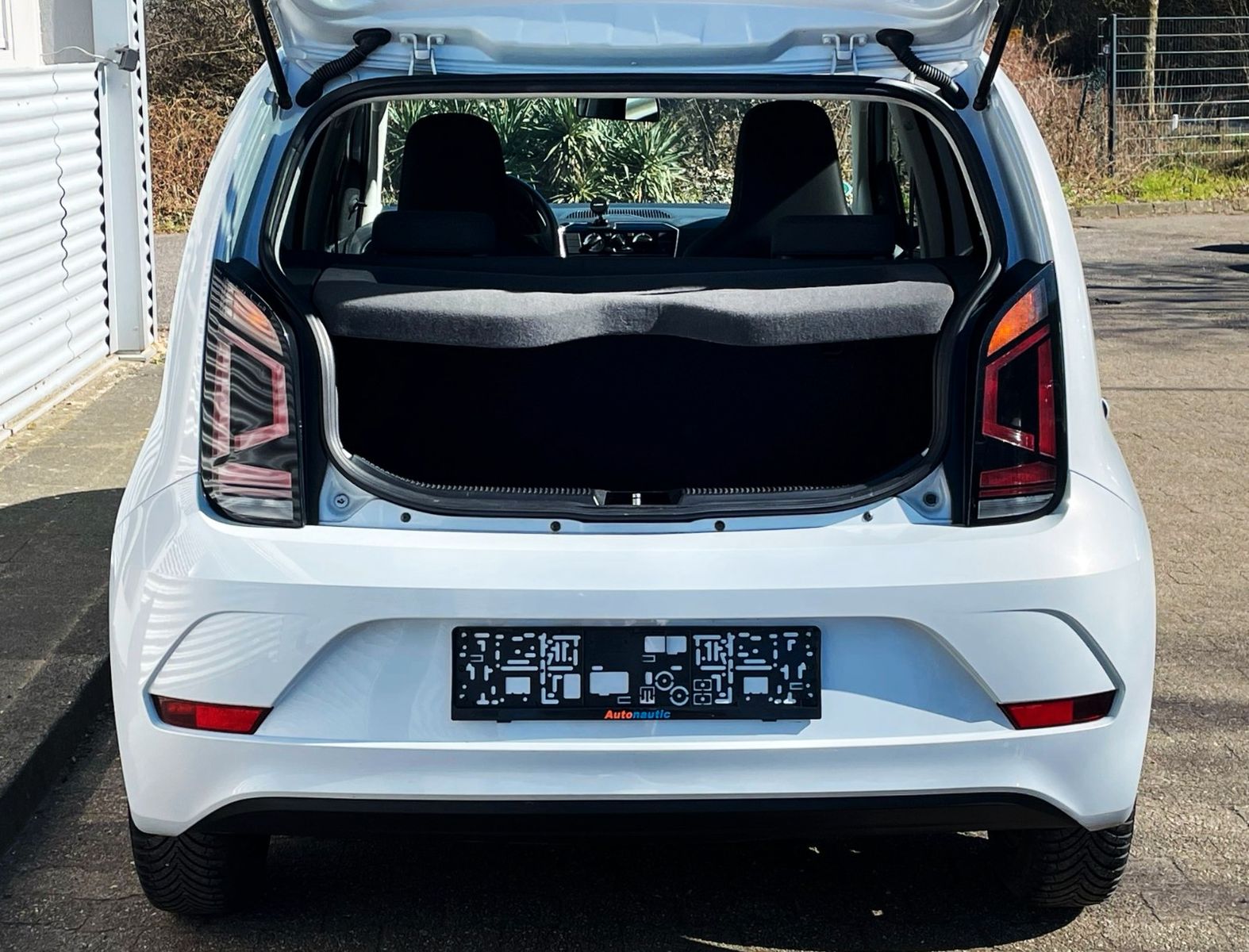 Fahrzeugabbildung Volkswagen UP! 5-TÜRIG KLIMA SOUND COMPOSITION 2.HAND