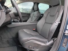 Fahrzeugabbildung Volvo XC60 B4 D Momentum Pro 'ACC, Anhängerkupplung'