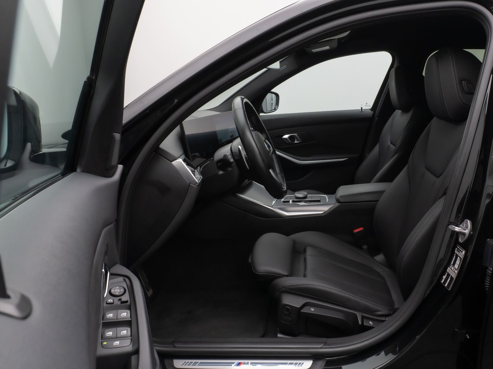 Fahrzeugabbildung BMW 318i M Sport Kamera HUD DAB HiFi Fernlichtassist
