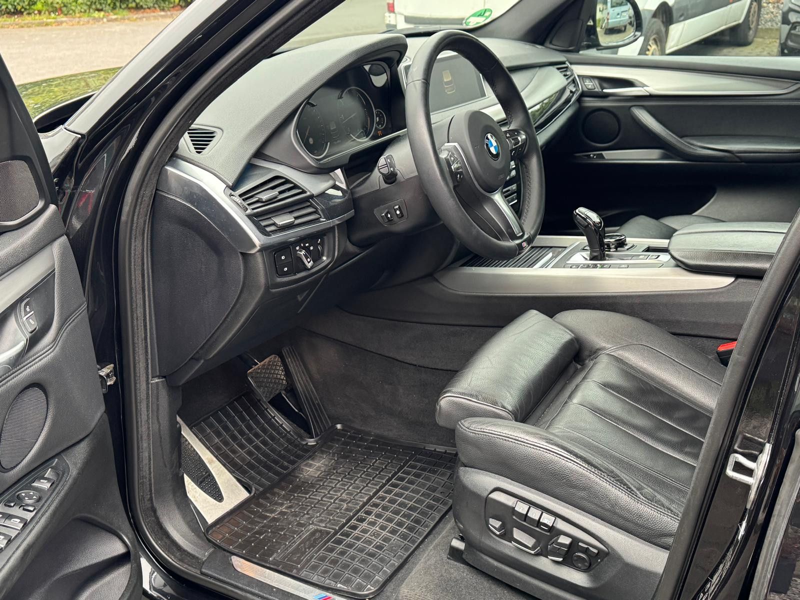 Fahrzeugabbildung BMW X5 xDrive 30 d M-Paket LED+NAVI+LEDER+MEMO+VIRTU