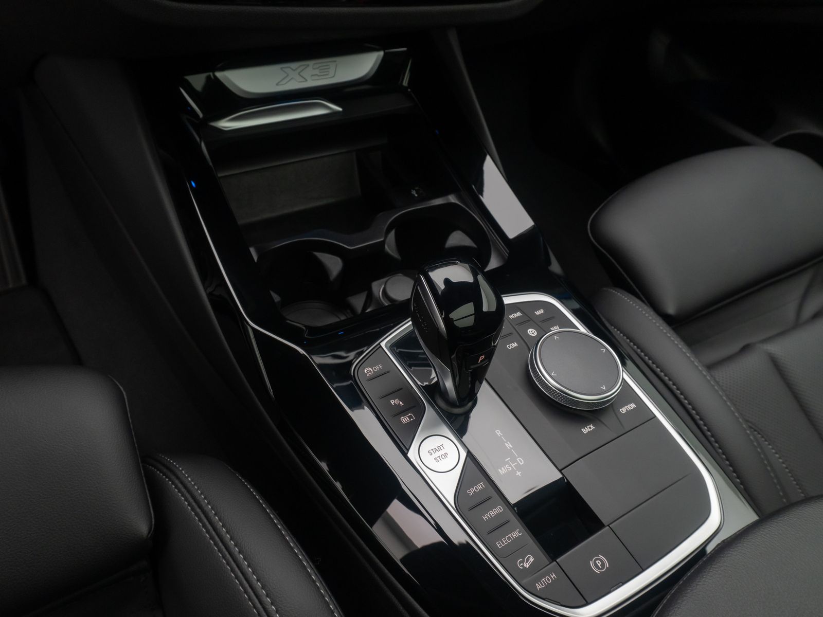 Fahrzeugabbildung BMW X3 xD30e Alarm DAB HiFi Kamera Sportsitz Panoram