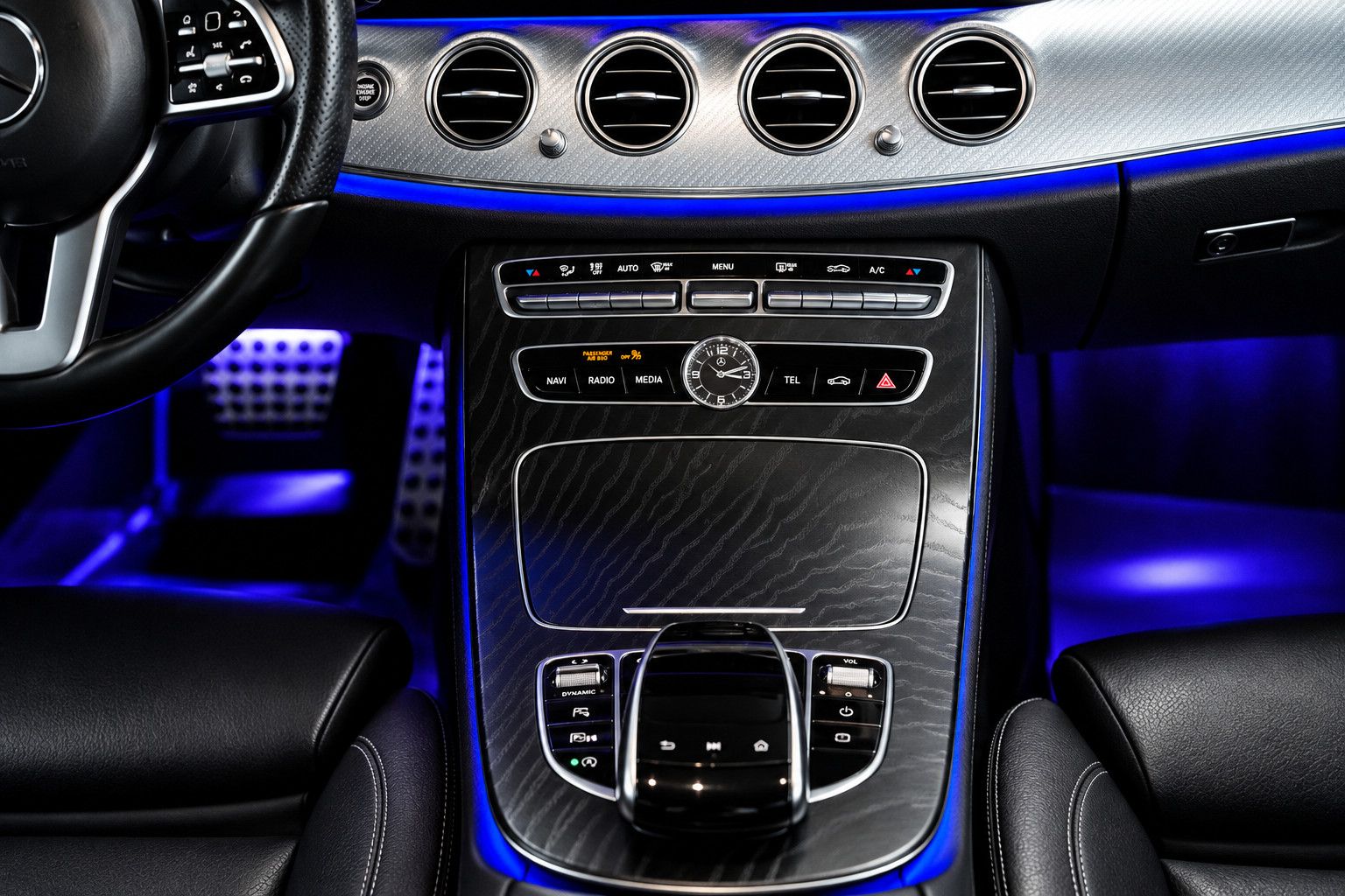 Fahrzeugabbildung Mercedes-Benz E 220 E 220 d Avantgarde *Pano*Ambiente*Widescre