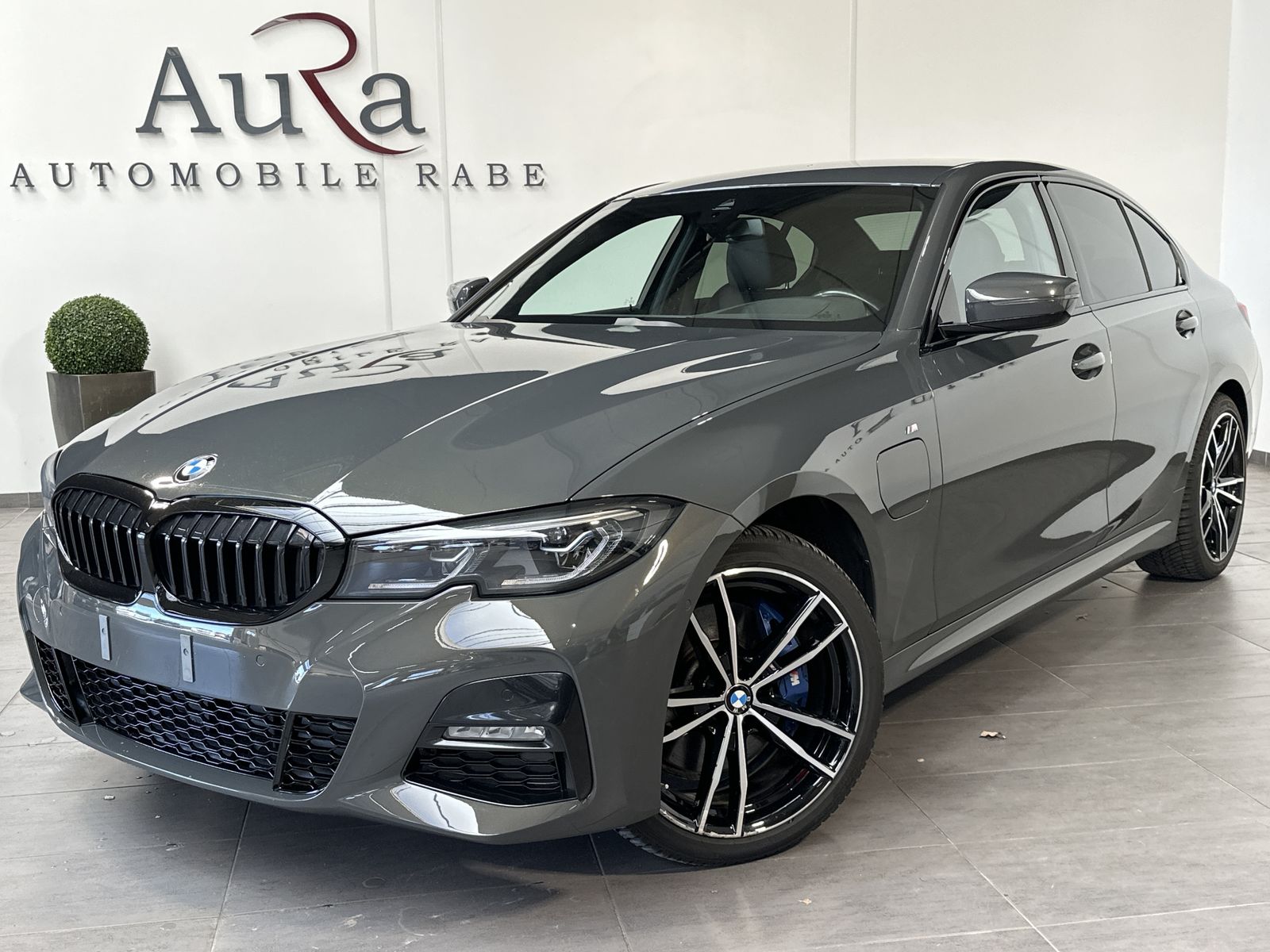 Fahrzeugabbildung BMW 330e M-Sport NAV+LASER+HEAD-UP+19ZOLL+KAMERA+H&K