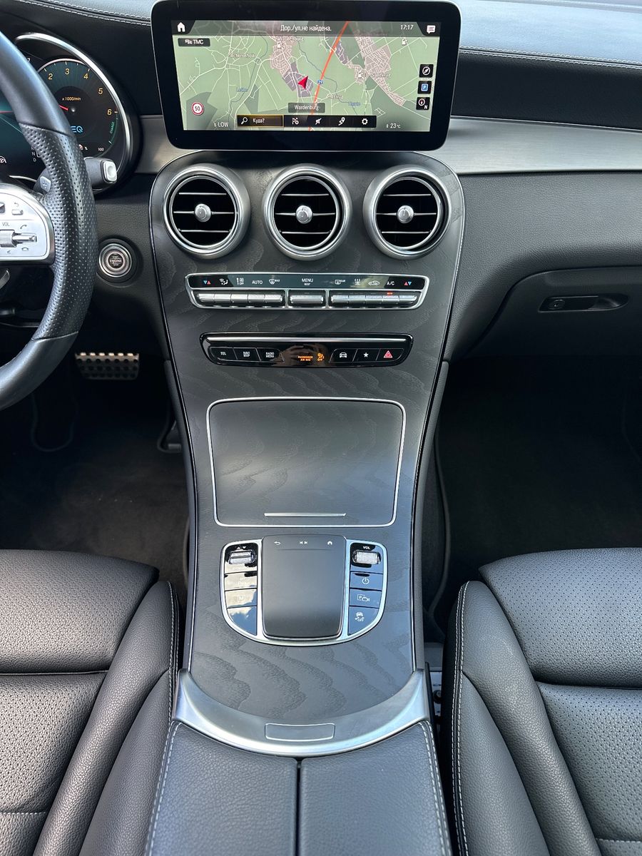 Fahrzeugabbildung Mercedes-Benz GLC 300de AMG-Line 4MATIC NAV+LED+AHK+KAM