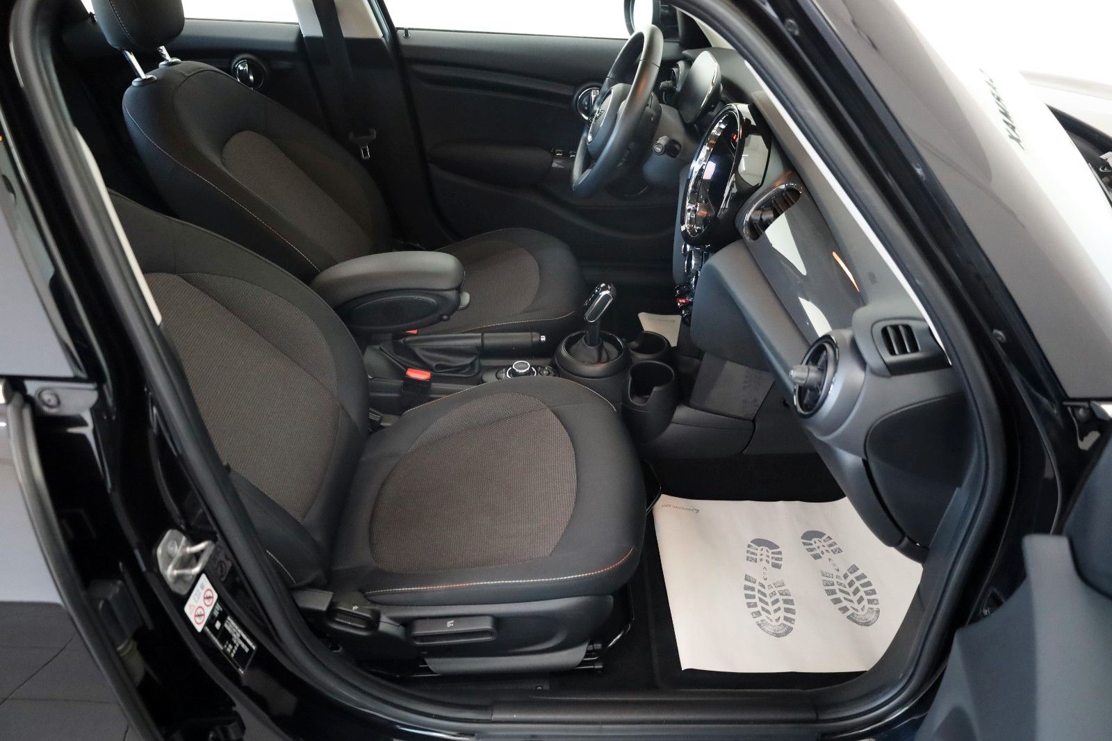 Fahrzeugabbildung MINI COOPER 5-trg.,Aut.,Navi,LED,Kamera,DAB,PDC