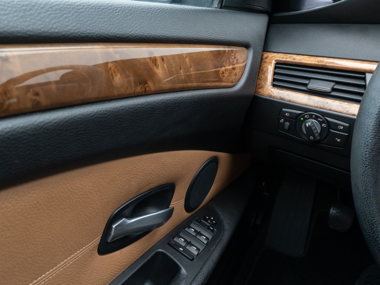 Fahrzeugabbildung BMW 525d Tempomat PDC Xenon NaviPro AHK Lordos HUD