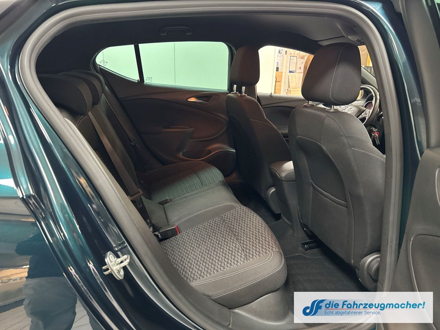 Fahrzeugabbildung Opel Astra K Dynamic Start Stop Apple CarPlay Android