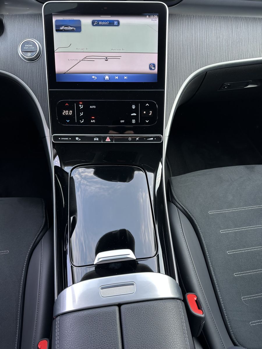 Fahrzeugabbildung Mercedes-Benz C 200d AMG-Line NAV+LED+KAM+HUD+VCOCK+CARPLAY+PP