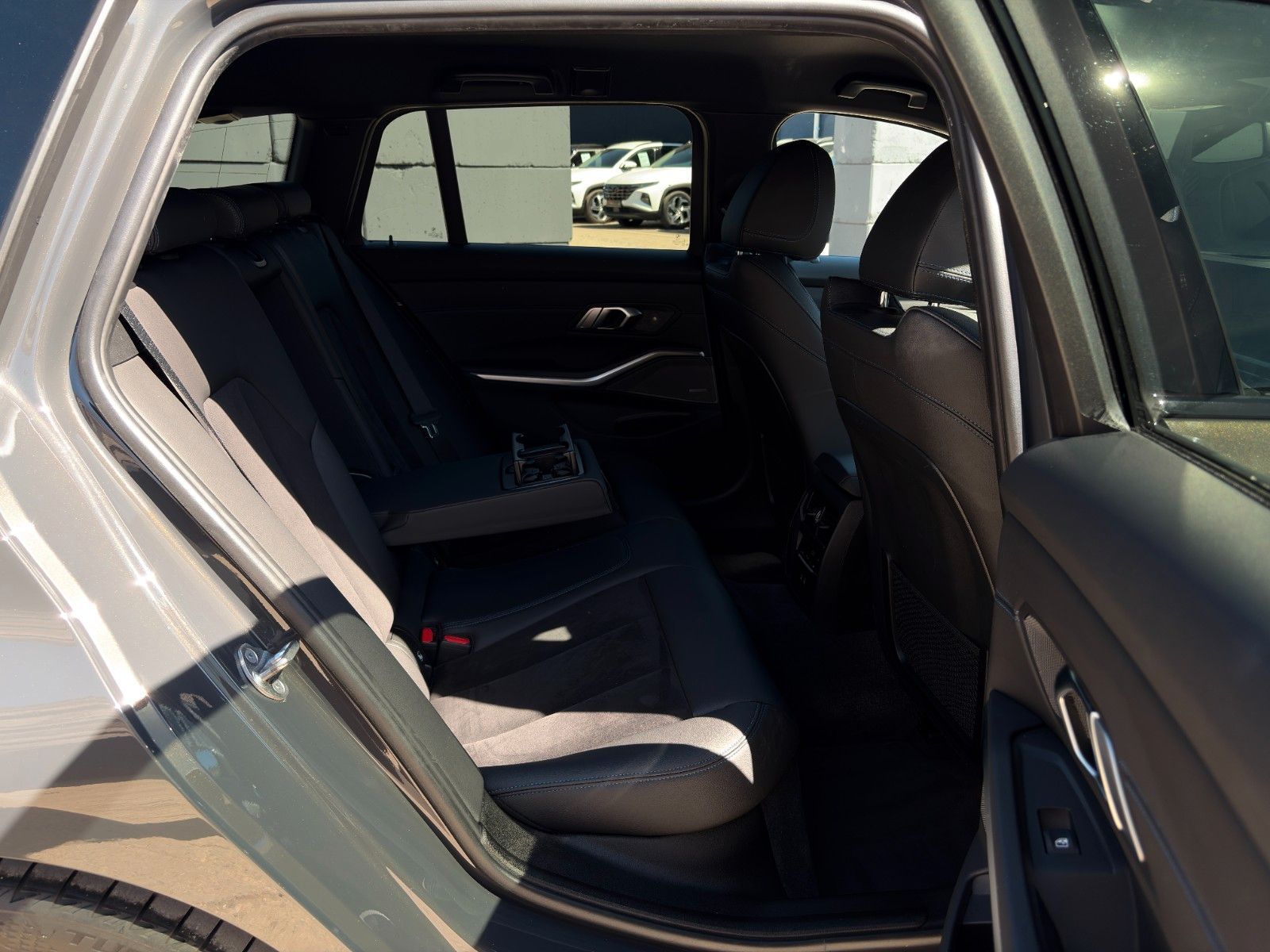 Fahrzeugabbildung BMW 320e Touring M Sport Aero Laser Akustik HUD H&K