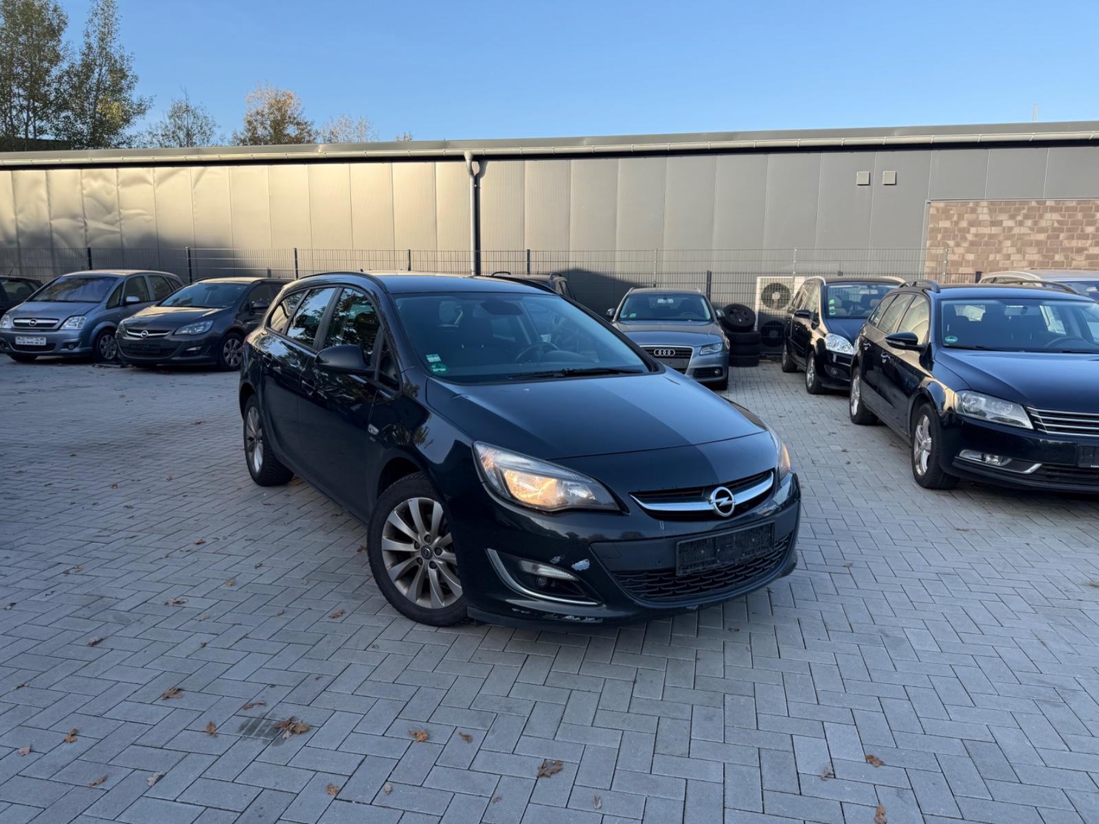 Opel Astra 2013 — photo 11