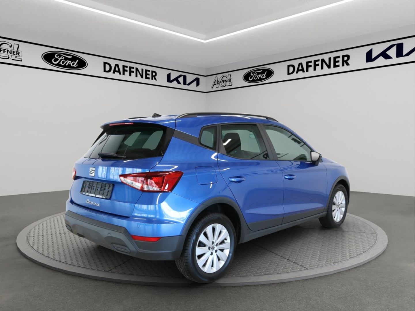 Fahrzeugabbildung SEAT Arona Road Edition Navi Tempomat SHZ PDC LED
