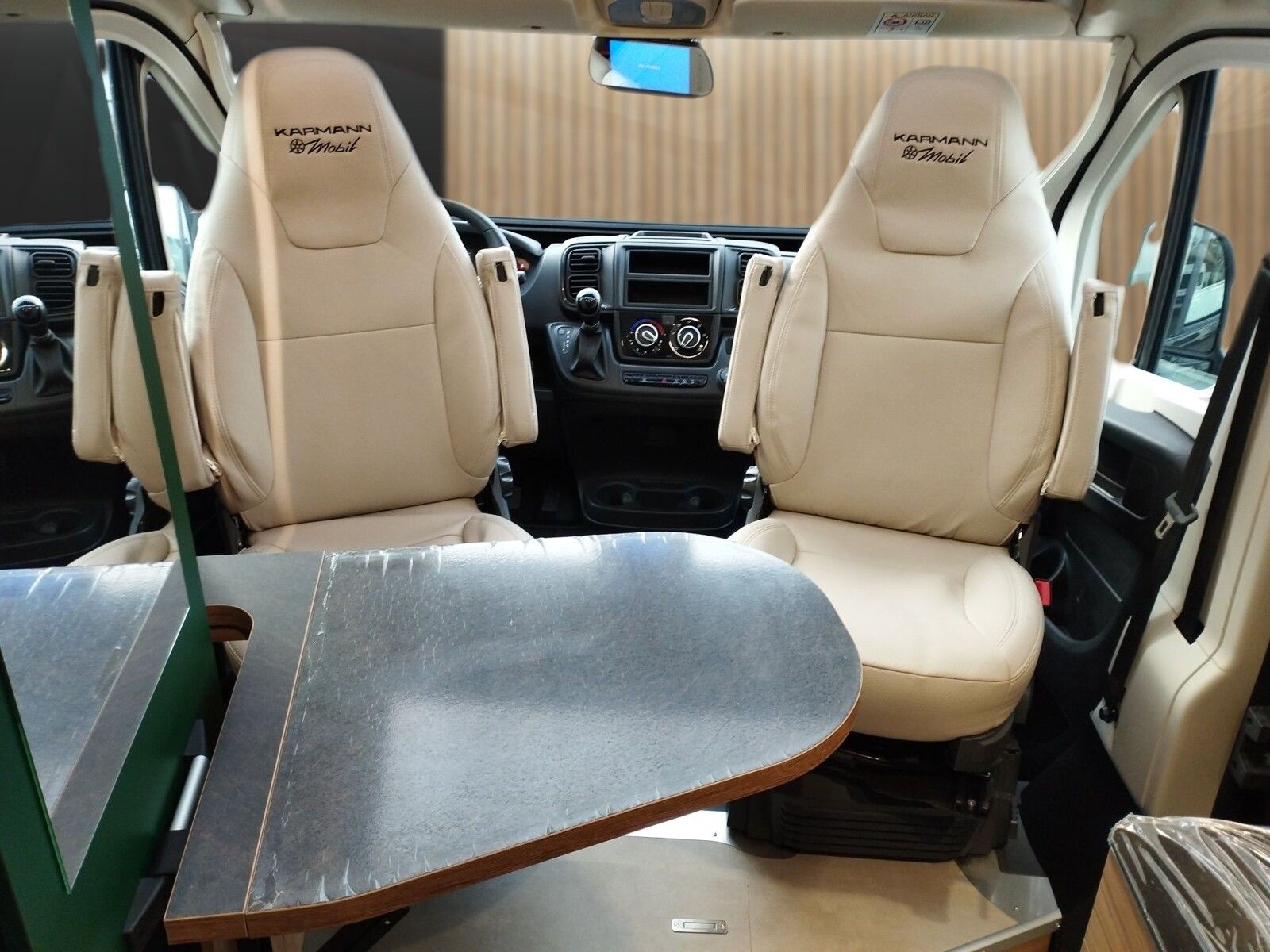 Fahrzeugabbildung Karmann Dexter DE 600 Markise, Captain-Chair-Sitze
