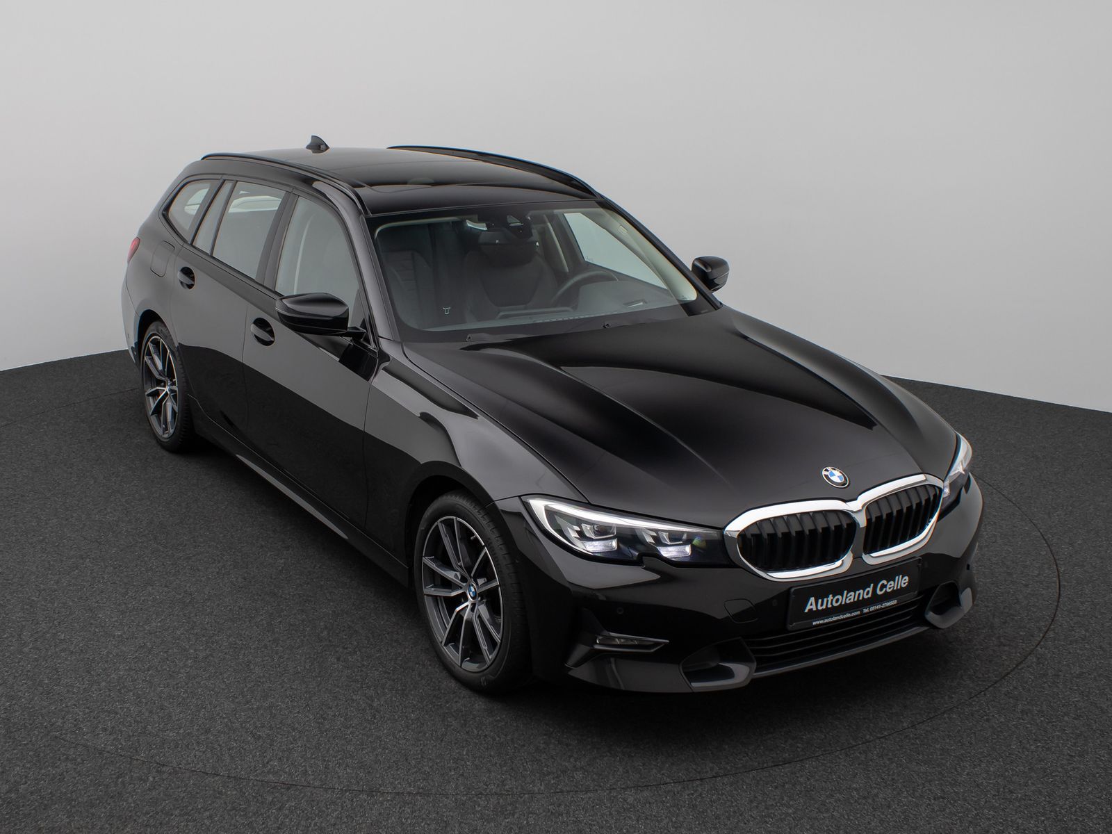 Fahrzeugabbildung BMW 320d  Sport Line Panorama HUD DAB Lordos LED PDC