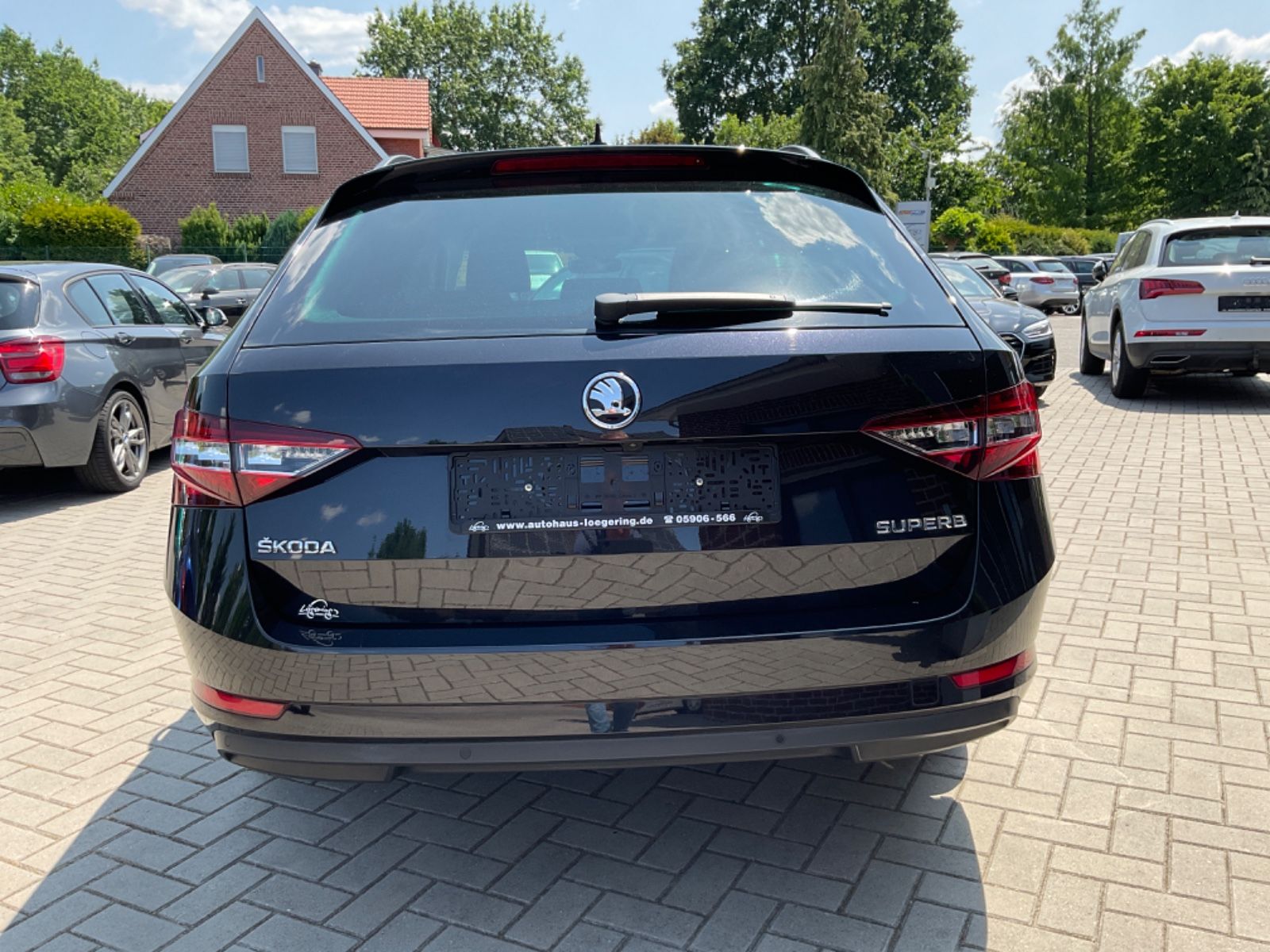 Fahrzeugabbildung SKODA Superb Kombi 2.0 TDI DSG AMBITION,Navi,Kamera