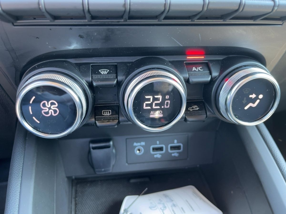 Fahrzeugabbildung Renault Clio INTENS TCe 100 Navi
