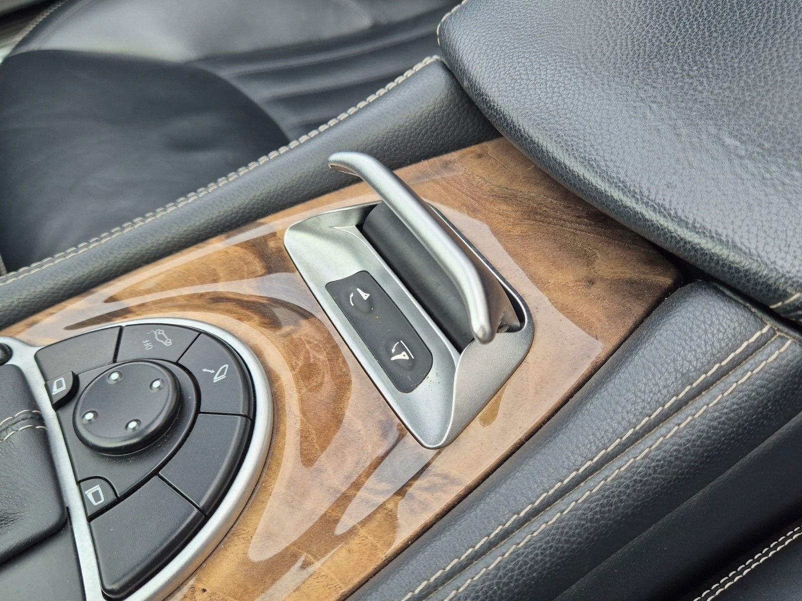 Fahrzeugabbildung Mercedes-Benz SLR SL 350 PIECHA CARBON PANO MEMORY H&K LED