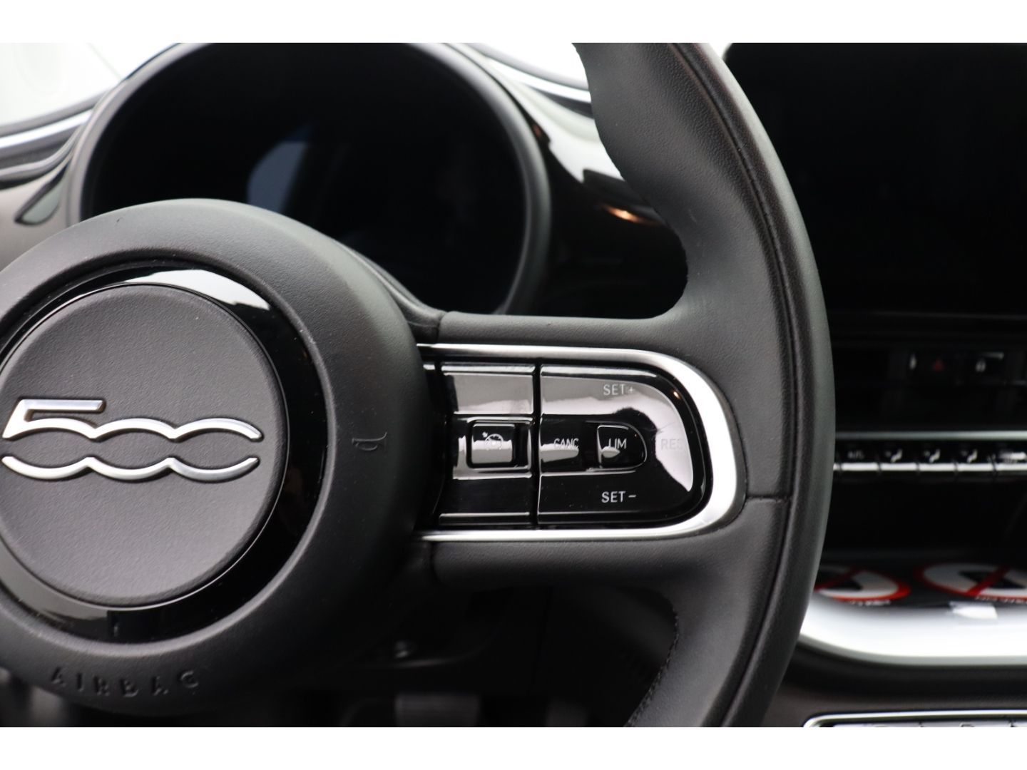 Fahrzeugabbildung Fiat 500e Neuer Icon Komfort Paket Tempomat Apple Car