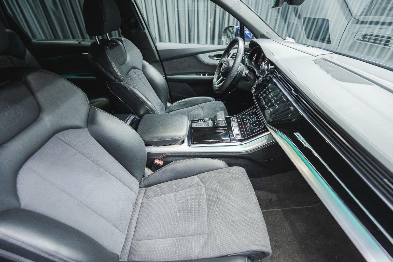 Fahrzeugabbildung Audi Q7 45 TDI quattro S line*Matrix*B&O*HUD*7-Sitz