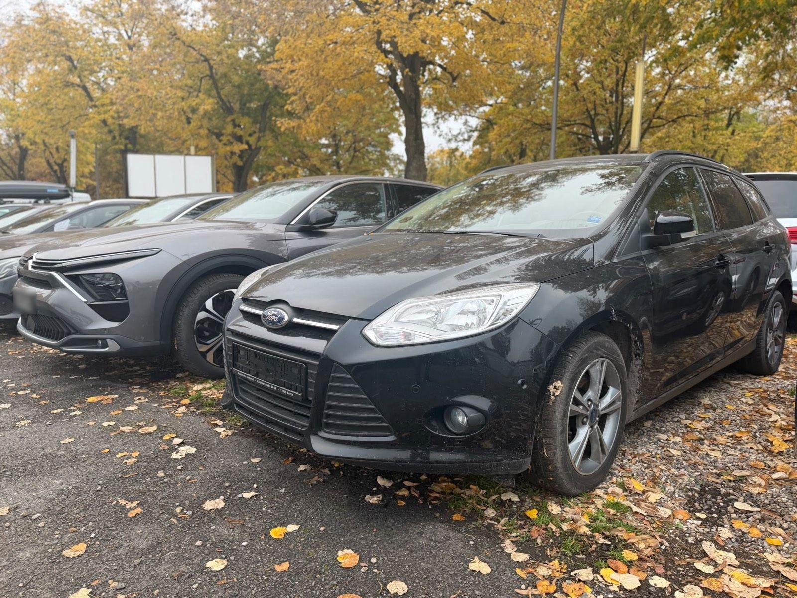 Ford Focus 2013 — interior