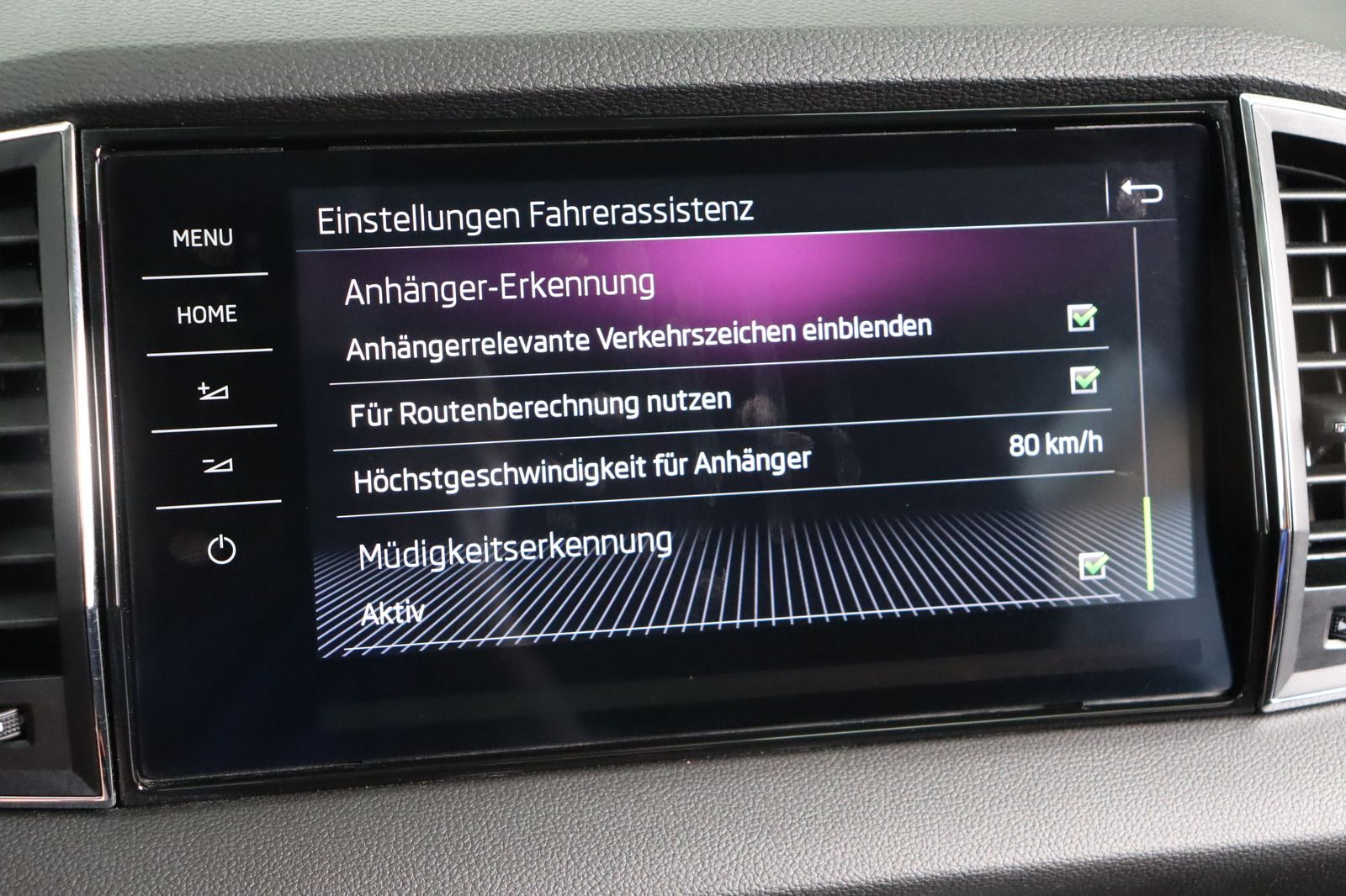 Fahrzeugabbildung SKODA Karoq 4x4 Memory * Navi * DSG * LED * AHK