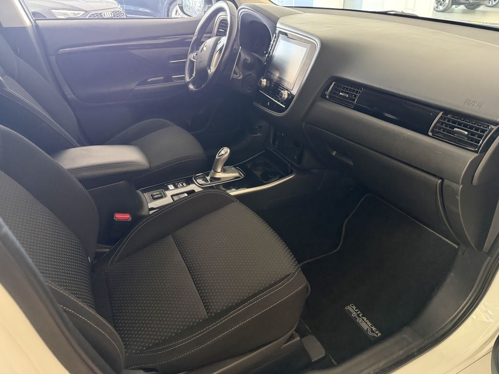 Mitsubishi Outlander 2.4 PHEV Pure imagem 3