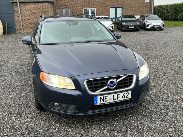 Volvo V70 Kombi Edition PRO*D5 215PS 2,4l 8x Bereift