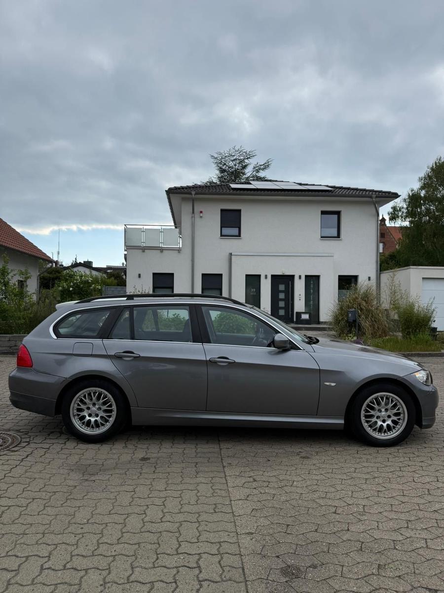 BMW 318 2009 — photo 7