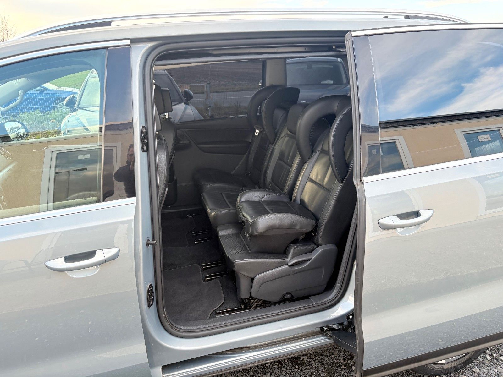 Fahrzeugabbildung Volkswagen Sharan HIGHLINE 7-SITZER Navi Leder Kamera SPORT