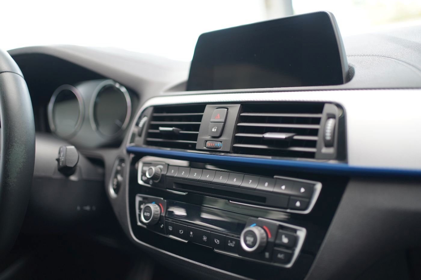 Fahrzeugabbildung BMW 118iA M-Sport KlimaA+LED+Navi+PDC+SHZ+Multi-Lenk