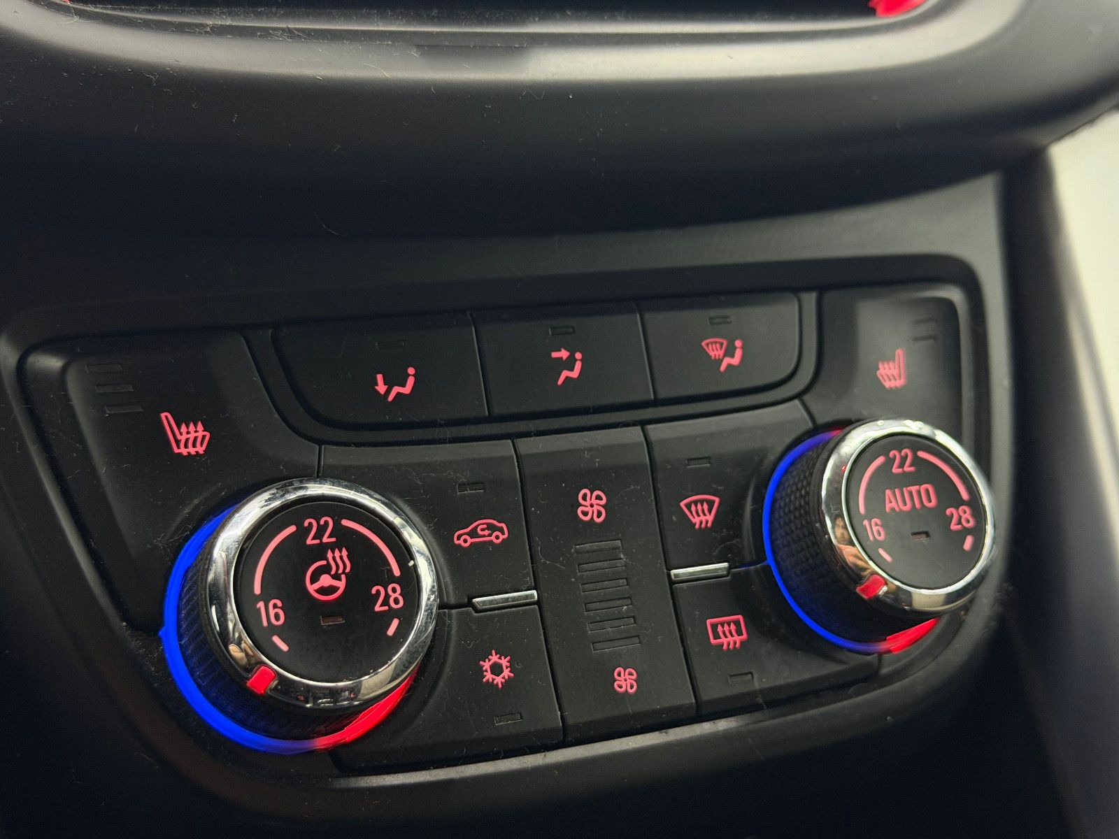 Fahrzeugabbildung Opel Zafira C Tourer Drive/NAVI/KAMERA/AHK/7-SITZER