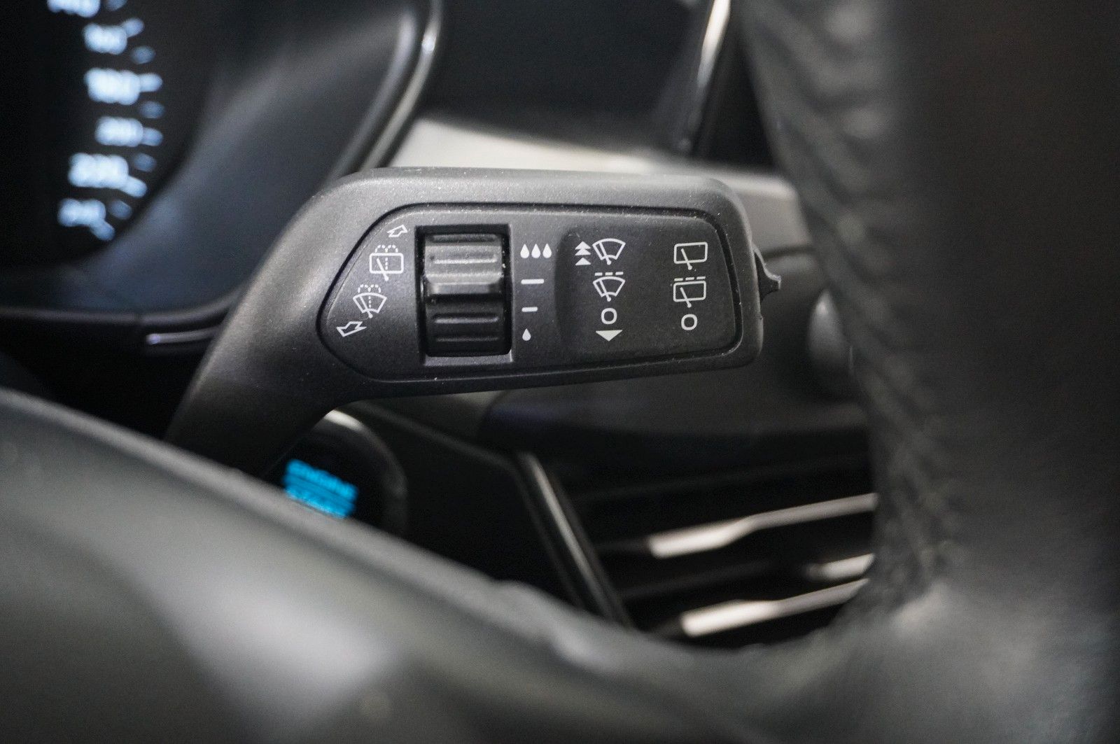 Fahrzeugabbildung Ford Focus Turnier 1.5D TITANIUM NAVI/LED/KAMERA/DAB+