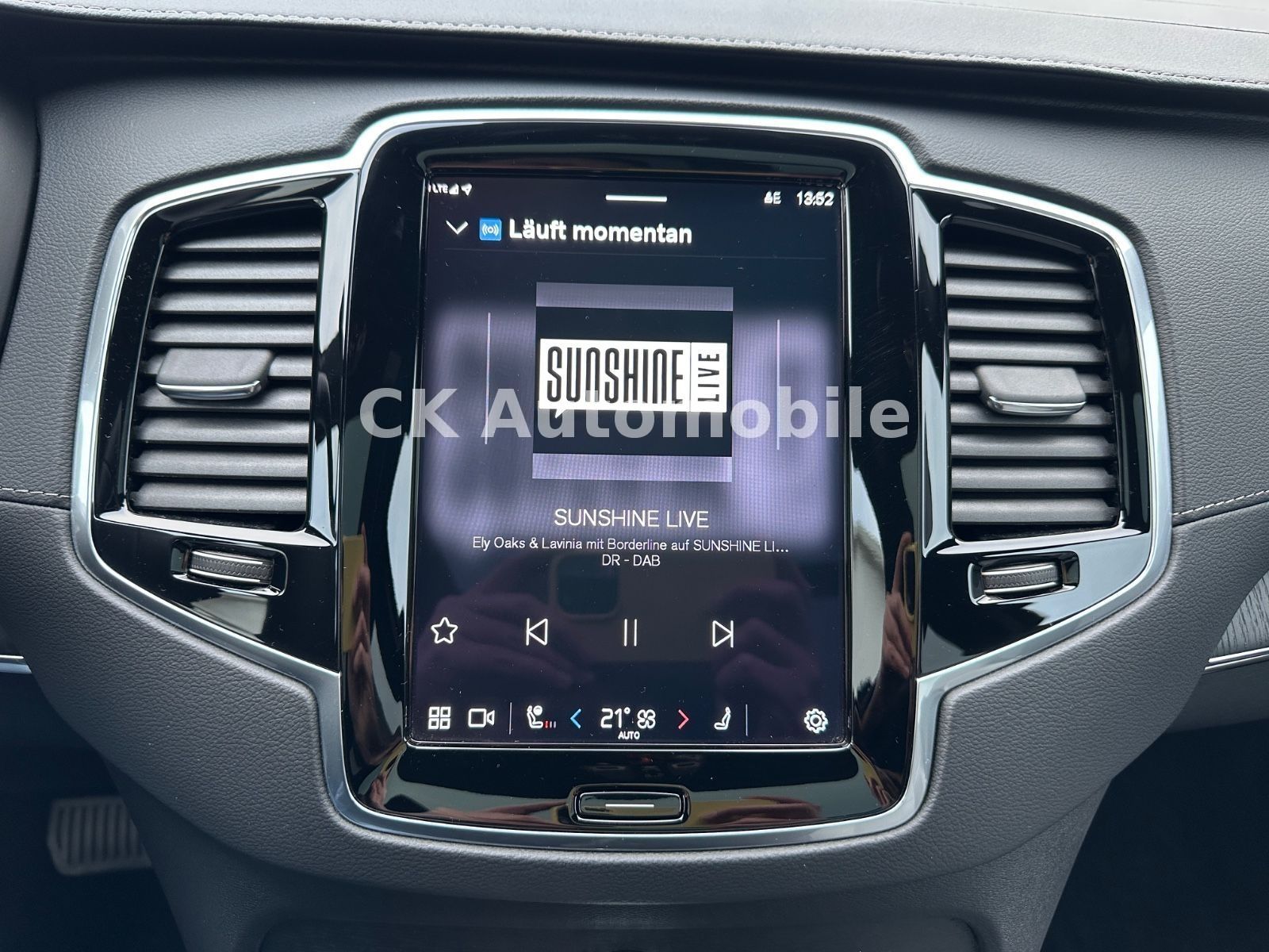 Fahrzeugabbildung Volvo XC90 T8 Ultimate Dark AWD/7 Sitze/Head-Up/LED