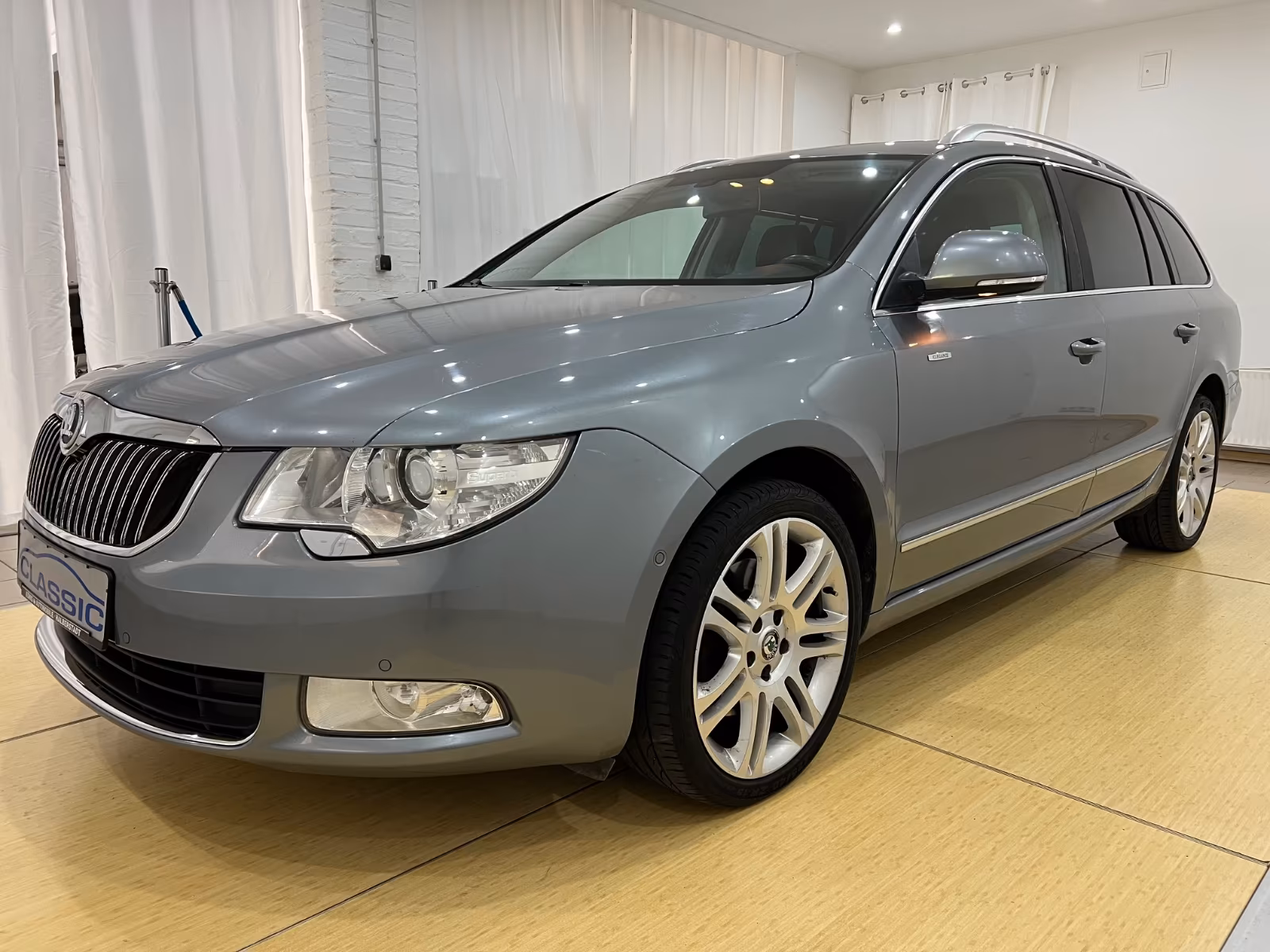 Skoda Superb 2.0 TDI DSG 4x4 Elegance Leder/StHz/Pano/