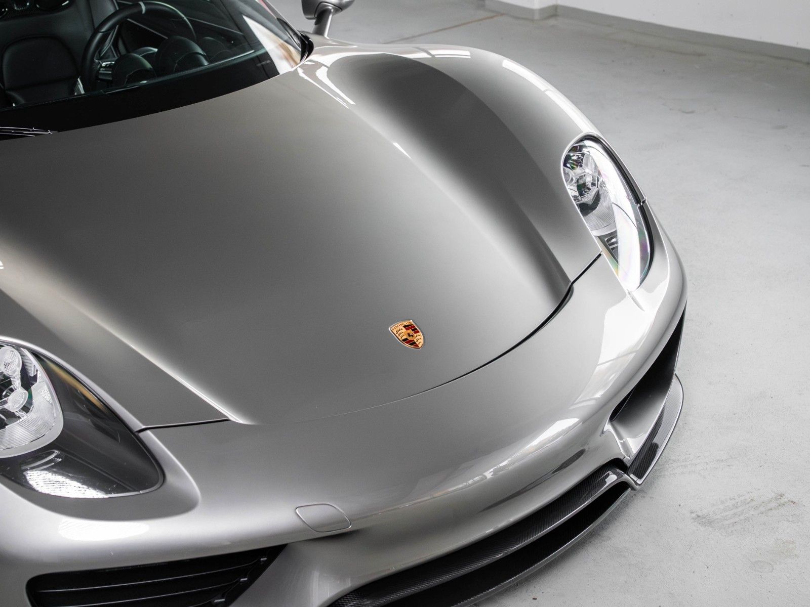Porsche 918 Spyder LIQUID  METAL SILBER 1. Hand 2