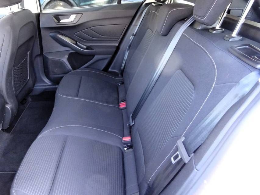 Fahrzeugabbildung Ford Focus Turnier 1.0 EcoBoost Mild-Hybrid Titanium