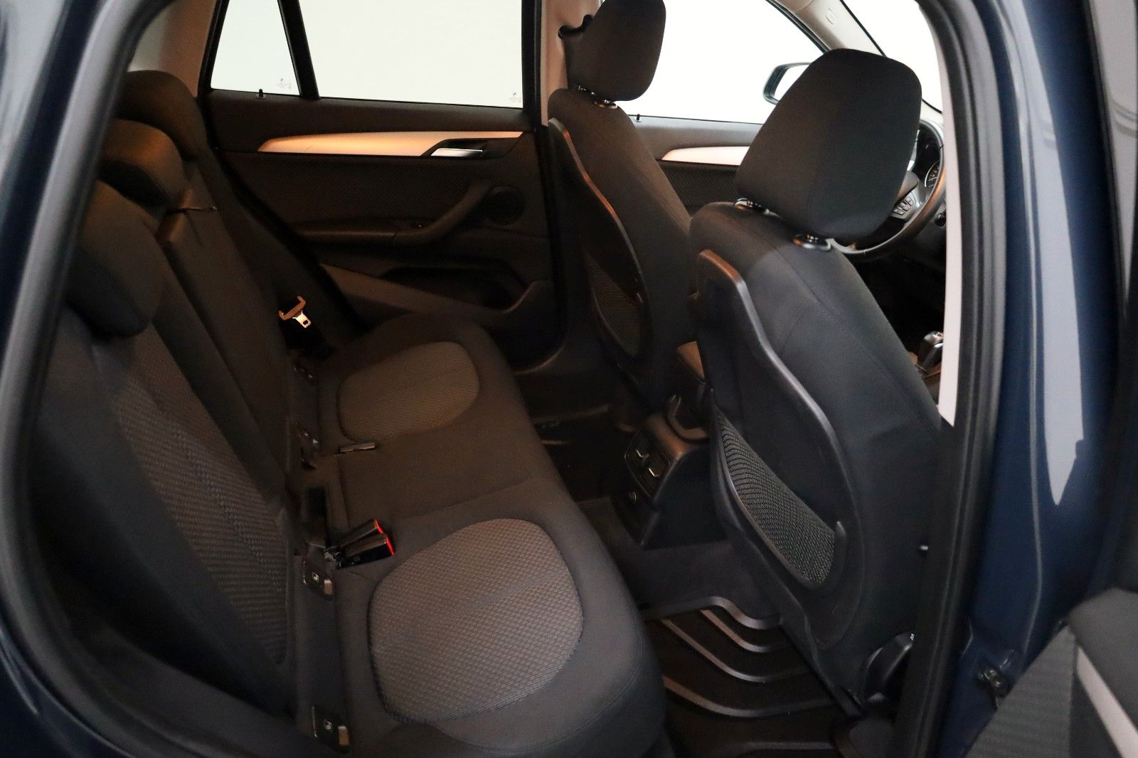 Fahrzeugabbildung BMW X1 xDrive 20i Advantage,PDC,Automatik,Scheckheft