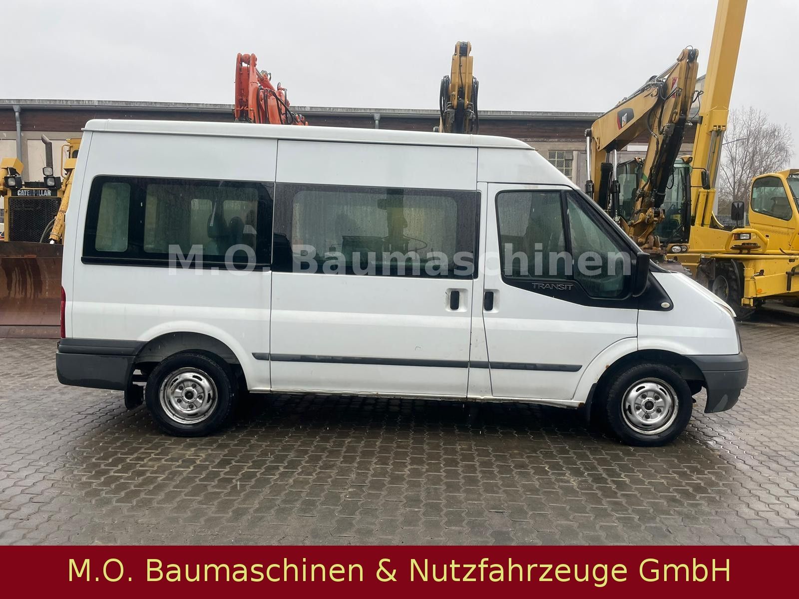 Fahrzeugabbildung Ford Transit 115T300 / 9 Sitzer