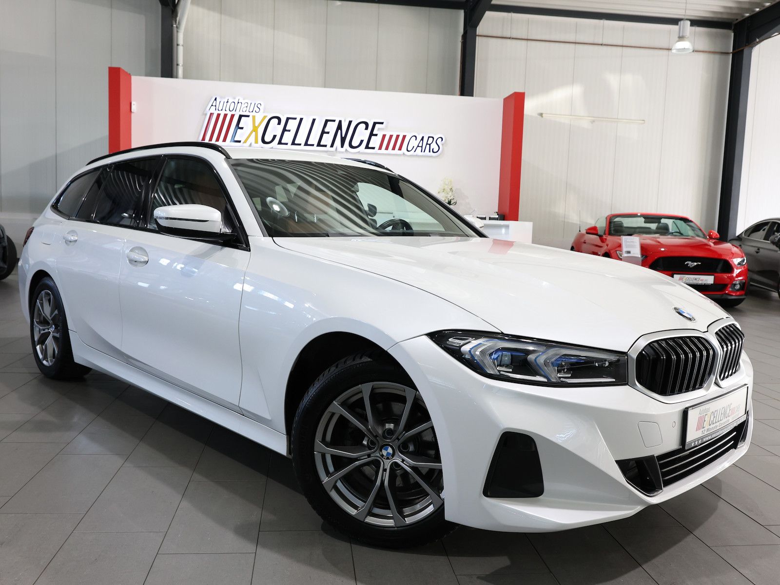 BMW 318d Touring SPORT WHITE &amp; BROWN / CURVED+HUD
