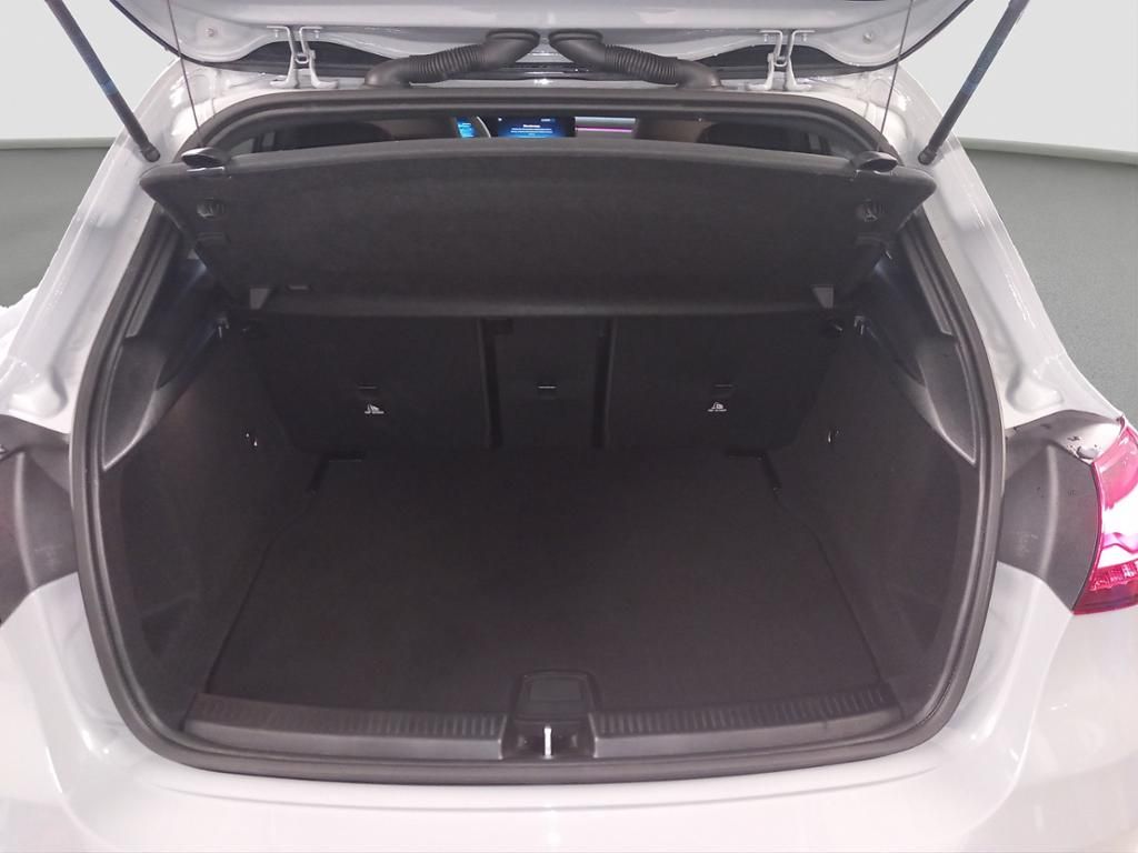 Fahrzeugabbildung Mercedes-Benz A 180 Kompaktlimousine AMG Line*Night Paket*LED