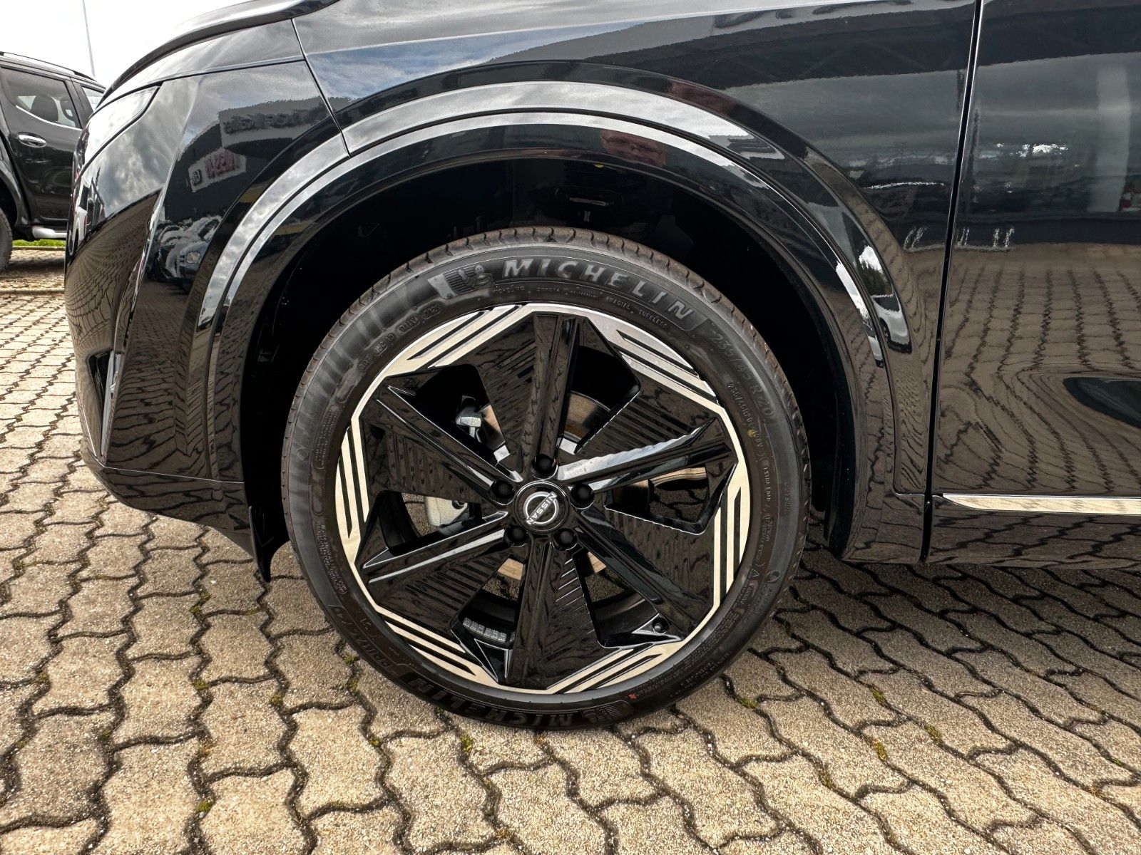 Fahrzeugabbildung Nissan Qashqai Tekna+ AHK/Leder/Pano/Bose