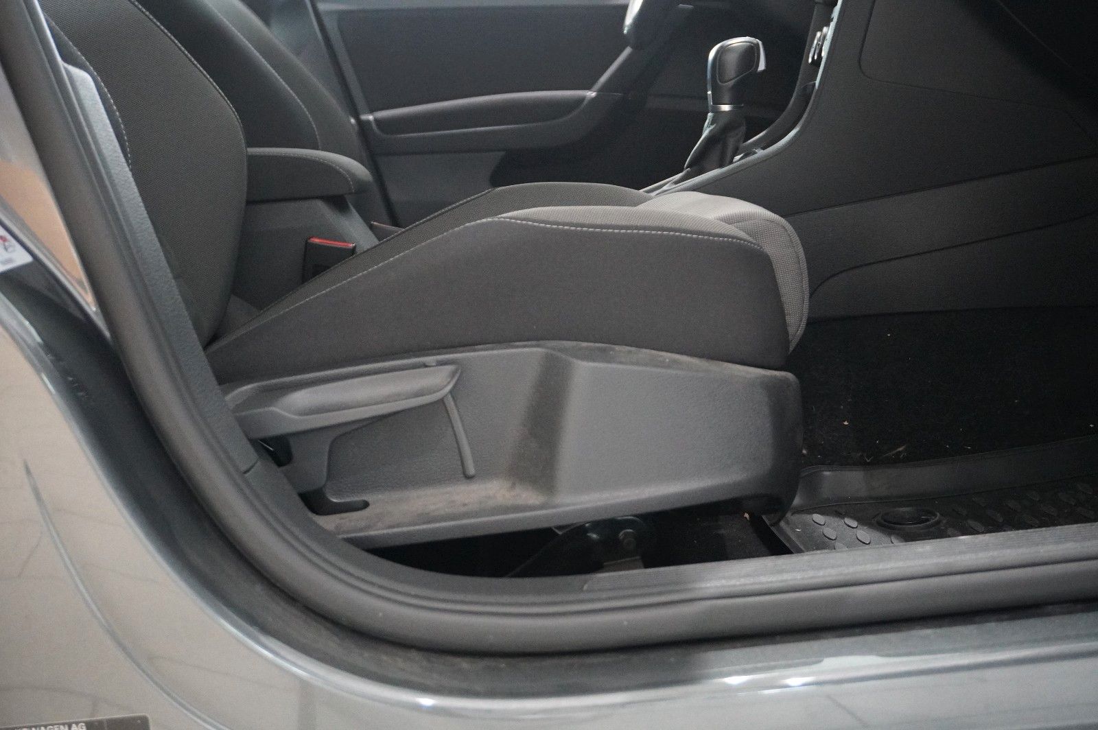 Fahrzeugabbildung Volkswagen Golf VII VARI. 1.5 TSI HIGHLINE NAVI/SPORT/AHK