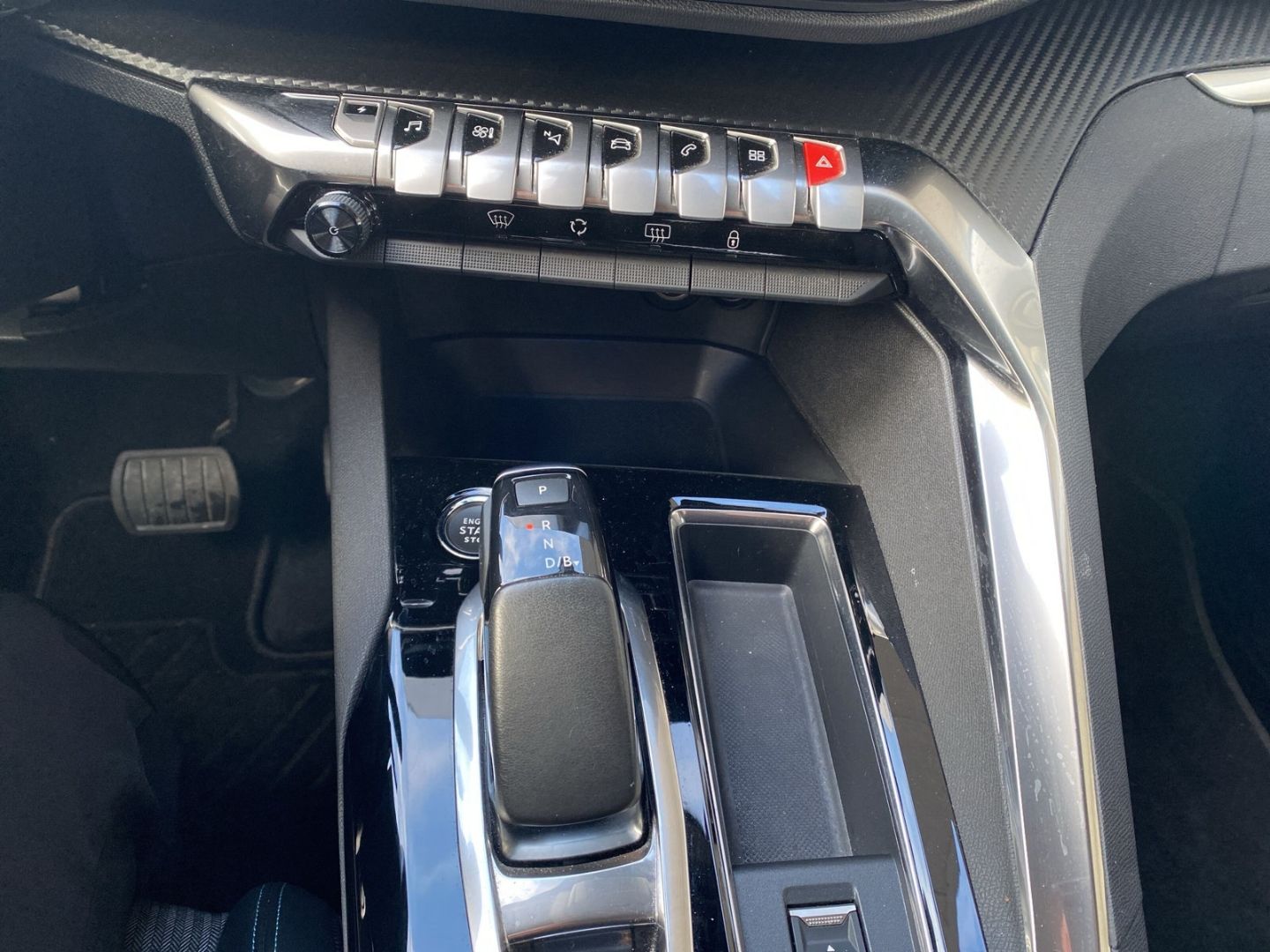 Fahrzeugabbildung Peugeot 3008 Hybrid 225 Allure 1.6 Plug-In EU6d EAT8