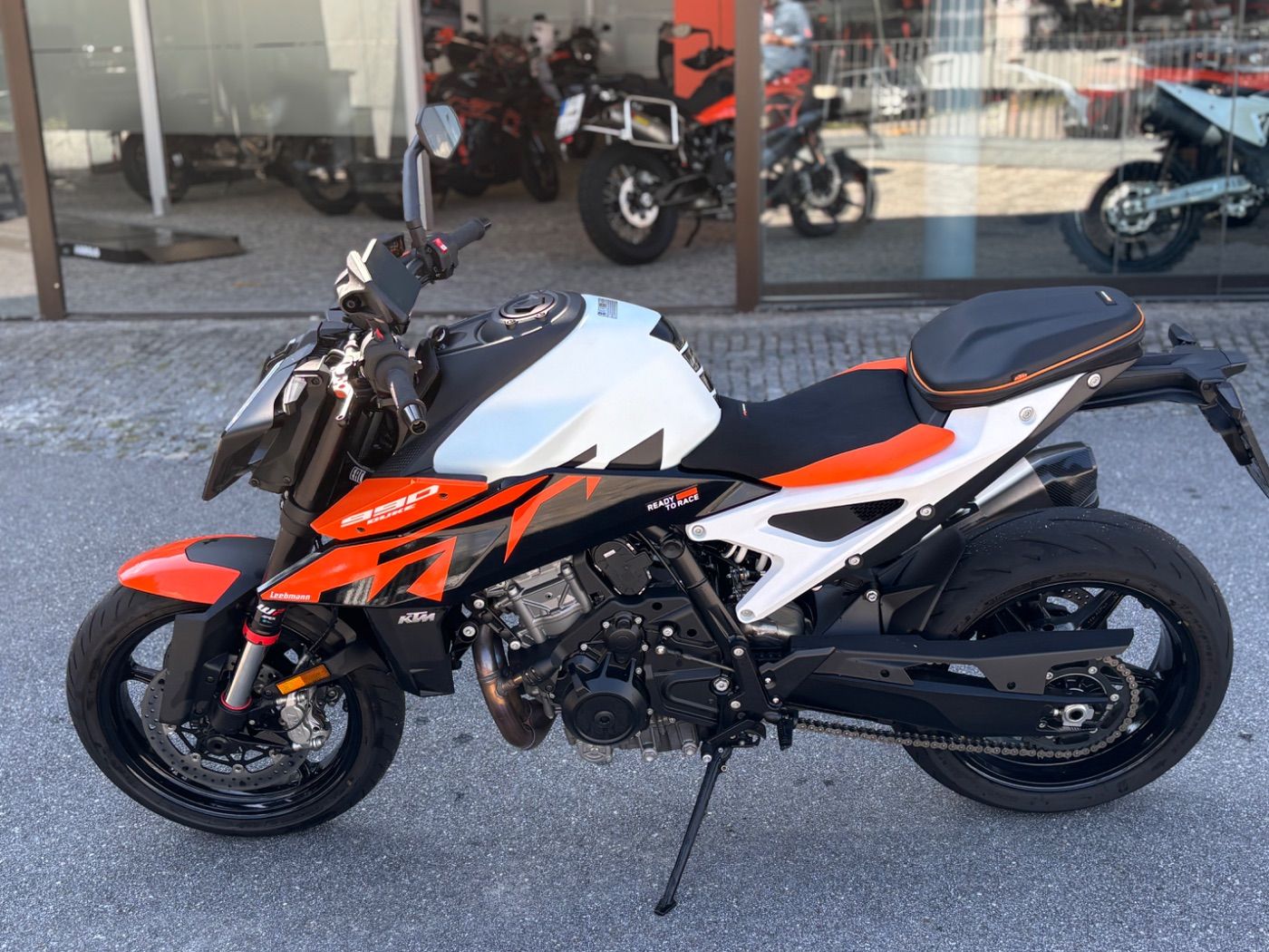 Fahrzeugabbildung KTM 990 Duke Modell 2026