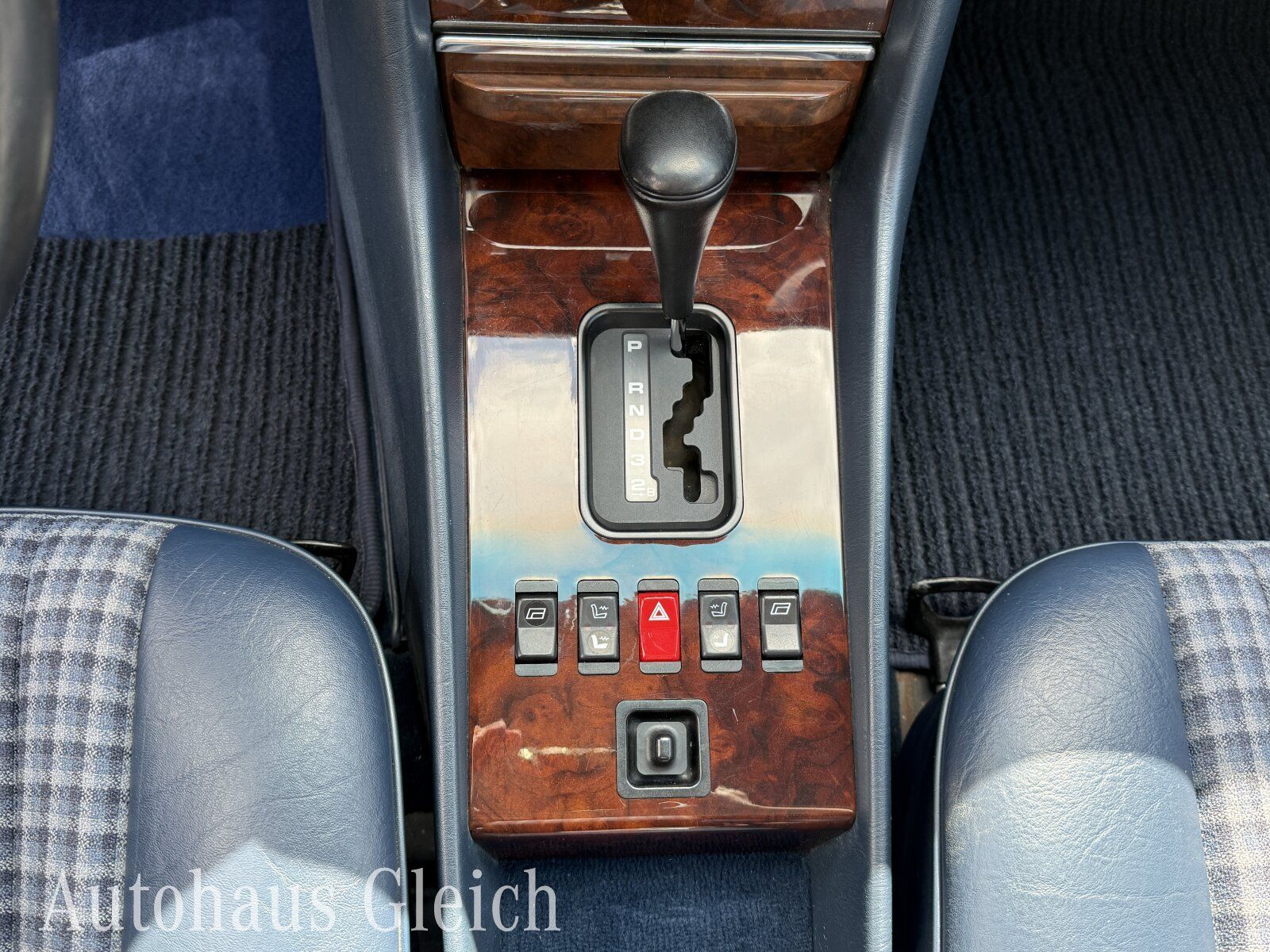 Fahrzeugabbildung Mercedes-Benz 560 SL Klima/Sitzhzg./Radio MB - Exquisit -
