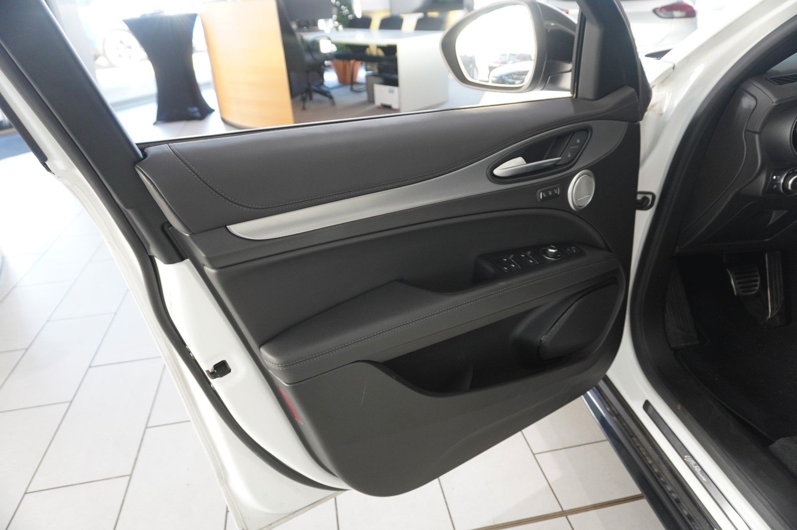 Fahrzeugabbildung Alfa Romeo Stelvio 2.2D VELOCE Q4 NAVI/LED/KAMERA/MATRIX/SH