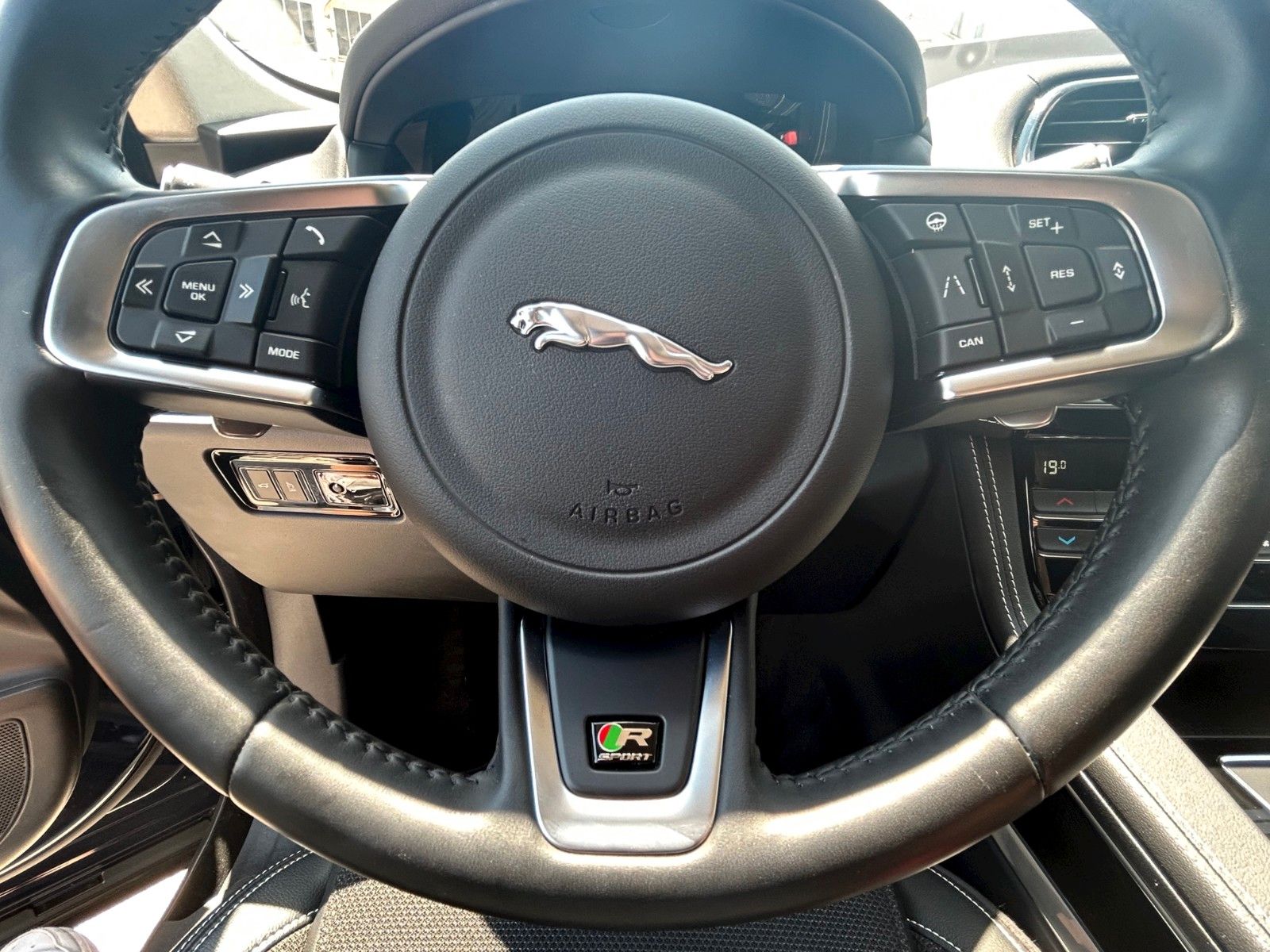 Fahrzeugabbildung Jaguar F-Pace 30t AWD R-Sport ACC 360° Kam Meridian Nav