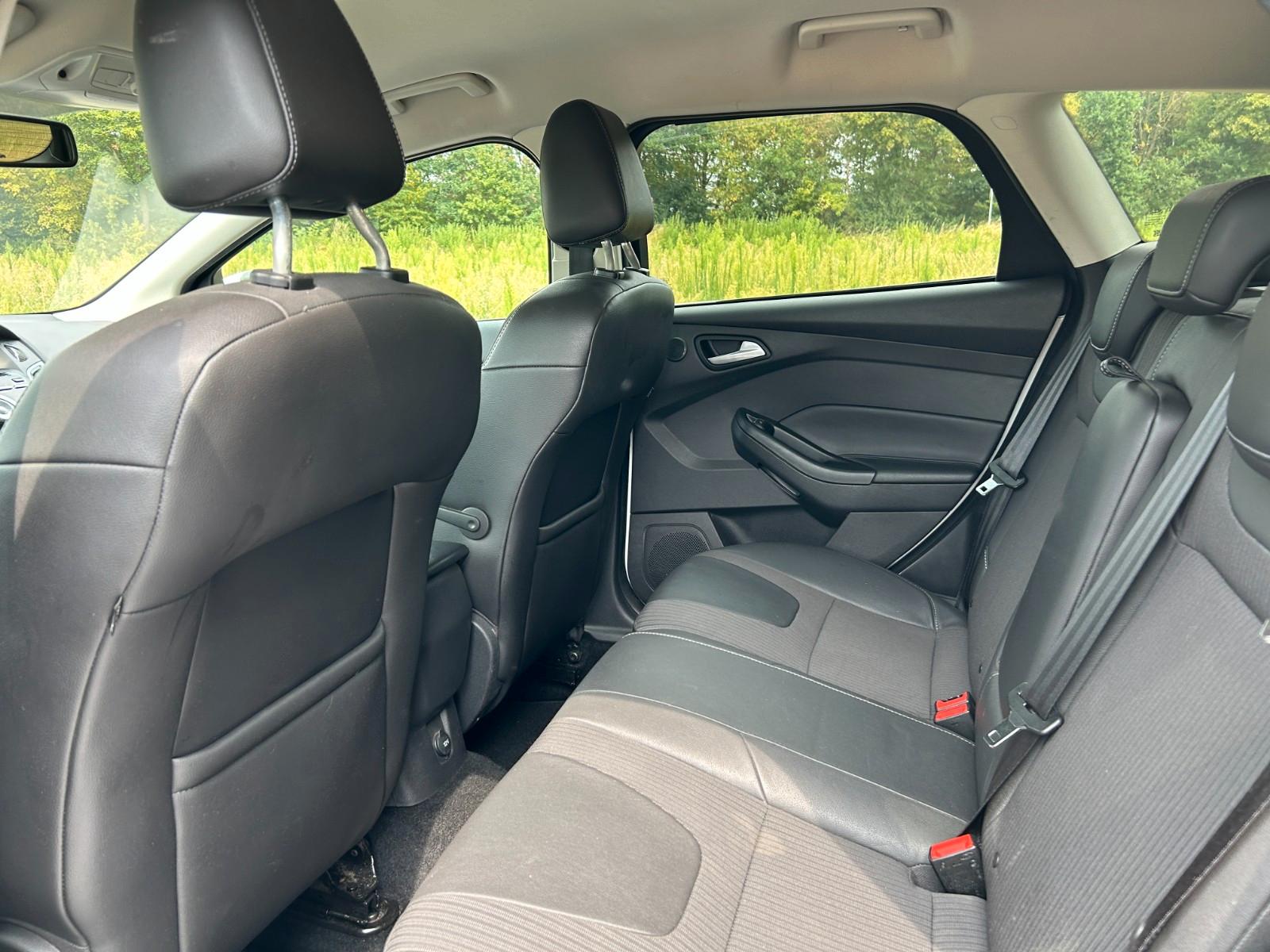 Ford Focus 2013 — photo 18
